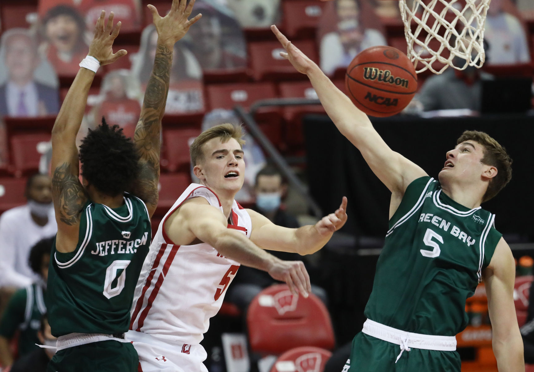 Badgers 82, Phoenix 42